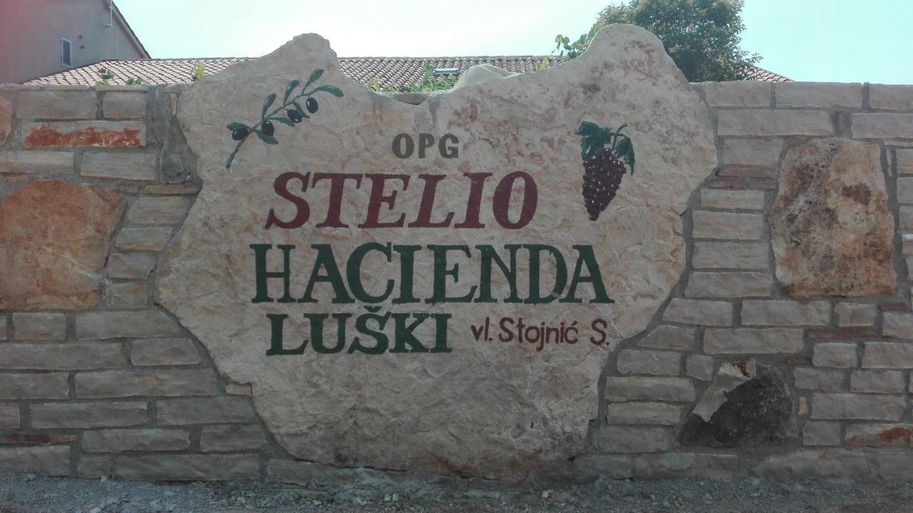 And Hacienda Stelio Apartment *